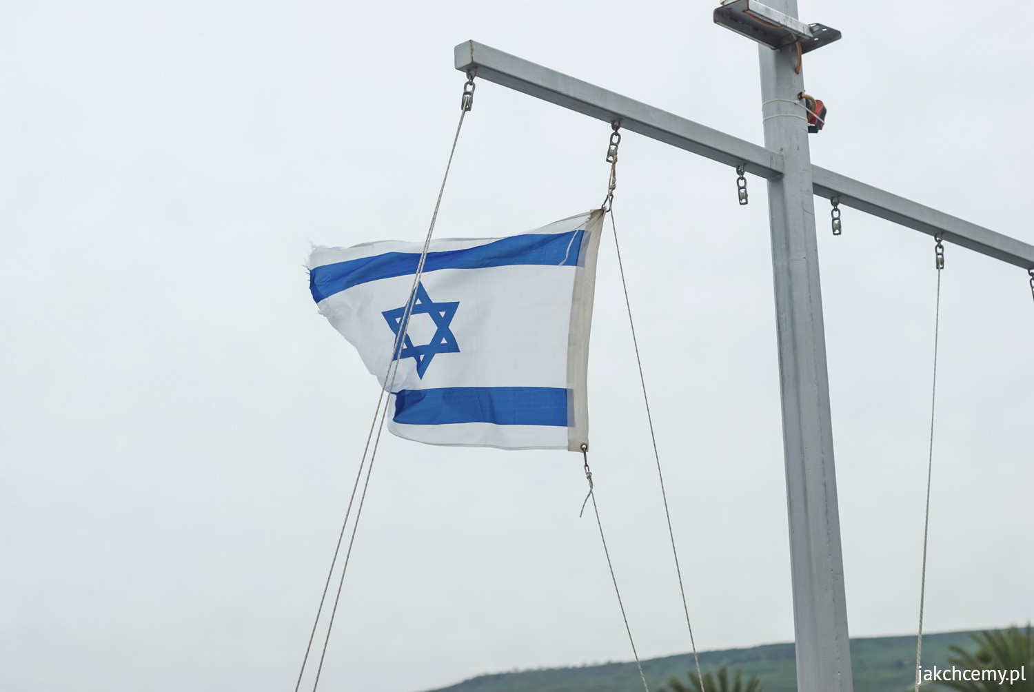 Izraelska flaga nad Jeziorem Genezaret
