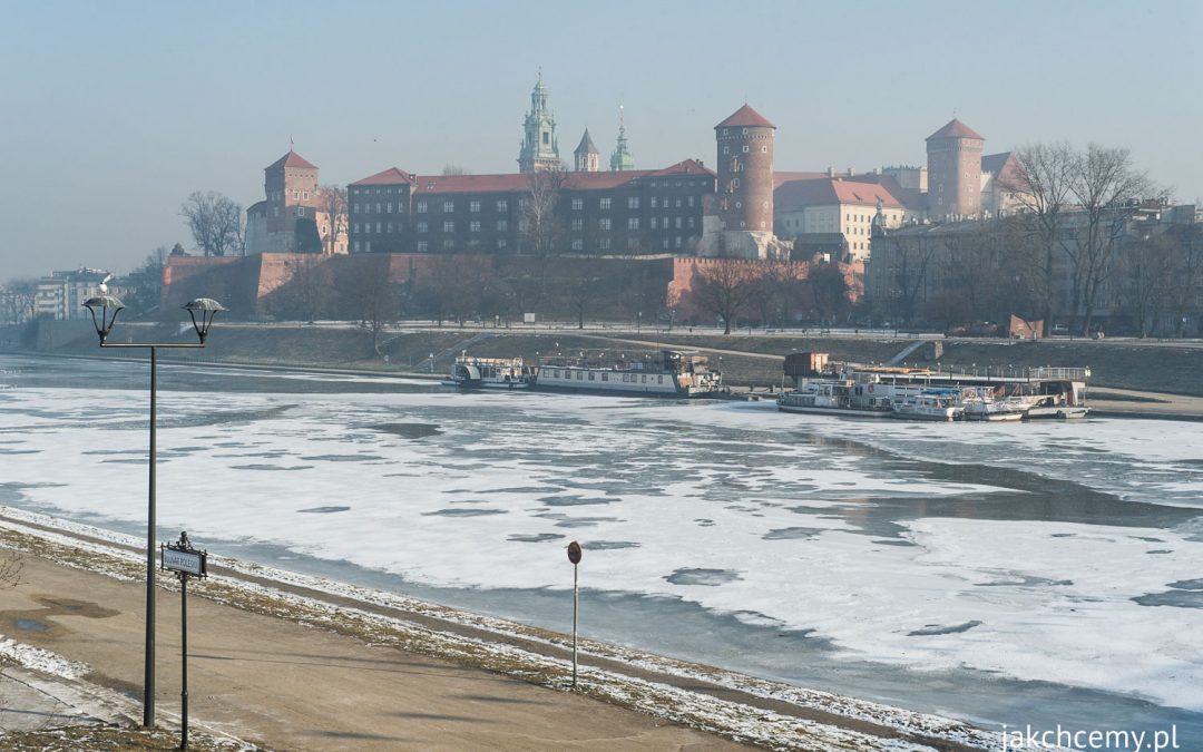 Wisła z lodem, w Krakowie